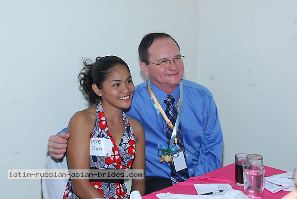young-filipino-women-019